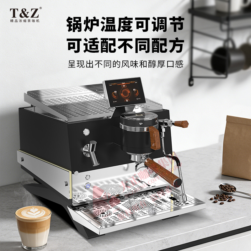 ①萃取咖啡时可以实时显示萃取数据（萃取时间、流速、萃取量），可直接根据数据判断萃取状态，出品品质有保障
②锅炉温度可调节，可适配不同配方
③统一萃取标准，通过萃取参数复制功能，能确保每个机头在萃取咖啡时都遵循相同的萃取参数,萃取效果保持一致
④饱和式冲煮头,确保水温的稳定性和一致性
⑤PID控温技术
⑥可自由设定预浸泡的时间、水量等参数，精准控制咖啡粉与水的接触程度
⑦出品数据统计,助力门店运营，洞悉门店峰谷时段
⑧一键逆冲洗功能
⑨具备电子防干烧功能、电子过热保护功能、机械式超压保护等多重安全防护功能，使用更安心
⑩热水带冷热混合功能
